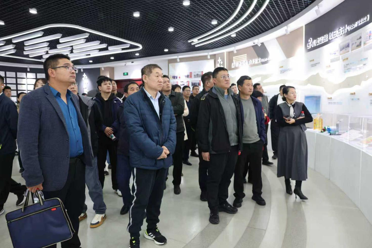 全市新兴领域党建工作示范点党组织书记培训班来山东三星集团参观