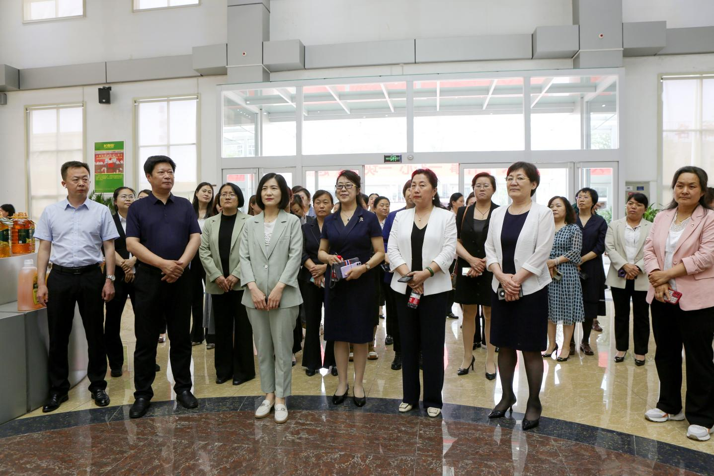 邹平市女企业家协会走进山东三星集团观摩交流