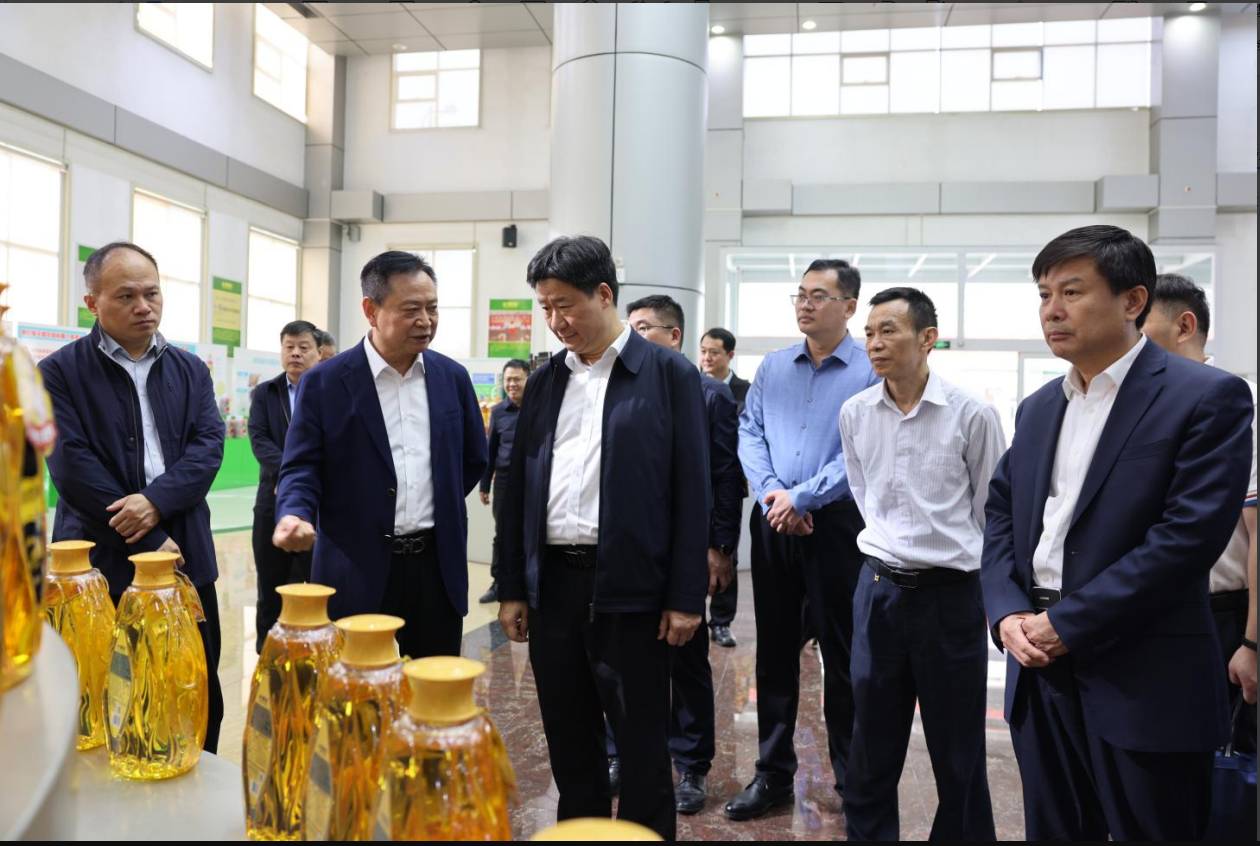 广东省市场监管局党组成员、副局长郭宇华一行来山东三星集团调研