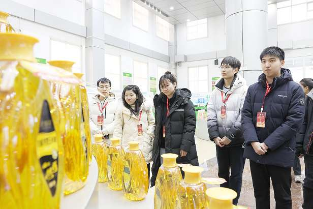 【滨州日报】北大学子走进名企 感受产业发展魅力