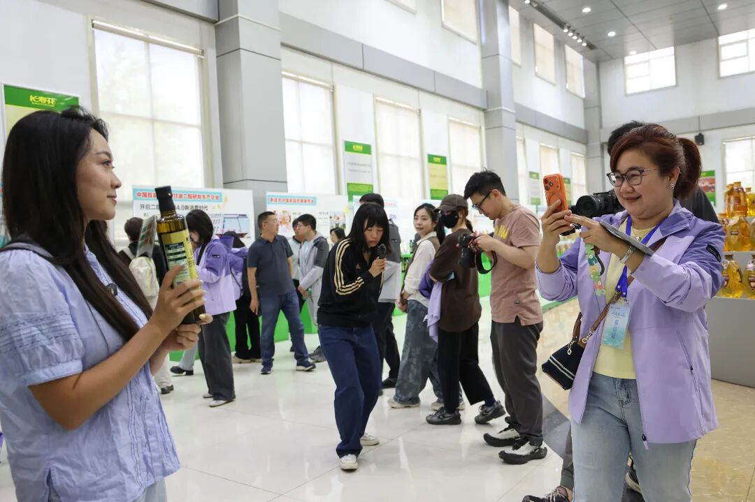 “开局看山东”广电融媒体调研行采访团走进山东三星集团