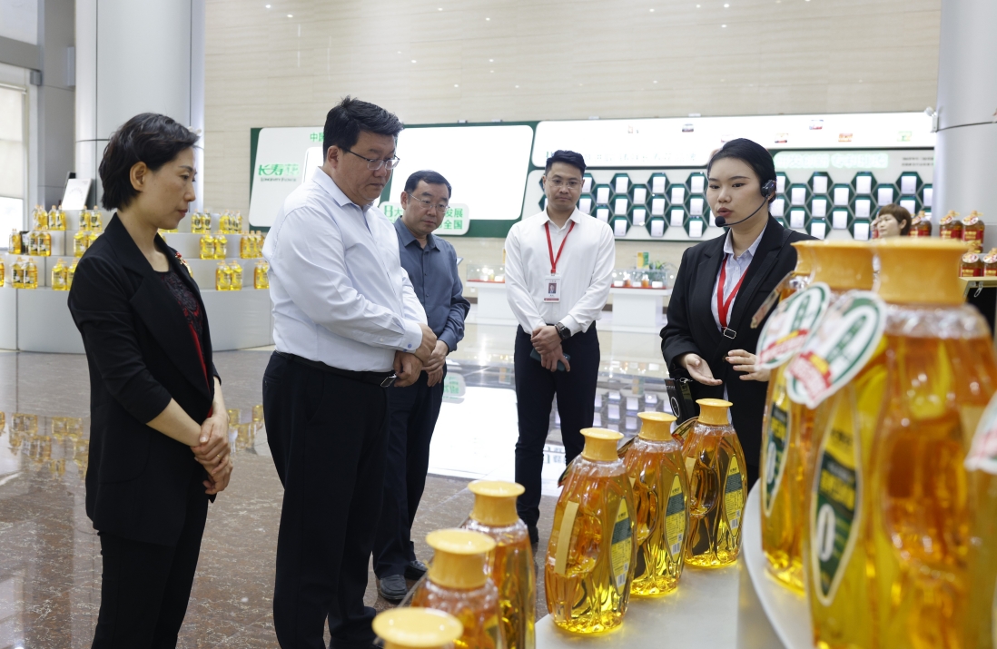 山东医药大学党委委员、副校长赵景刚一行来山东三星集团调研