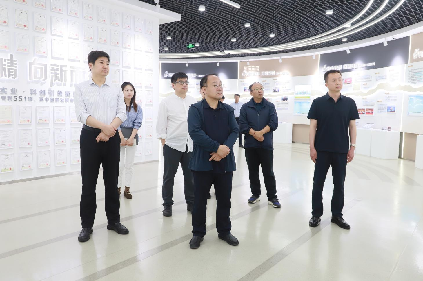 山东工艺美术学院来山东三星集团调研