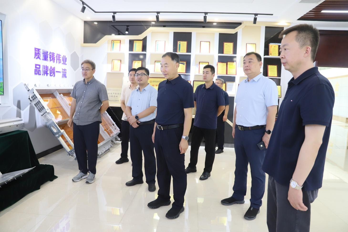 山东科技大学调研组来裕航合金调研