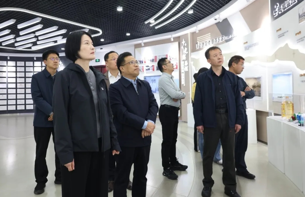 莒南县政协党组书记、主席赵洁一行来山东三星集团考察